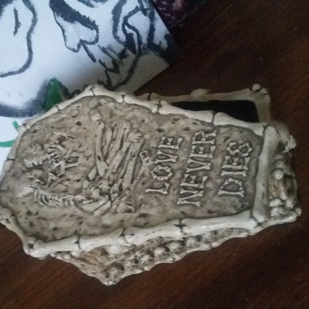 Coffin shaped jewelry box